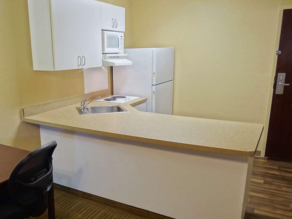 Extended Stay America Suites - Detroit - Southfield - I-696 Farmington Hills Phòng bức ảnh